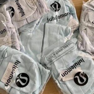 Lululemon Active Wear  ( Box)